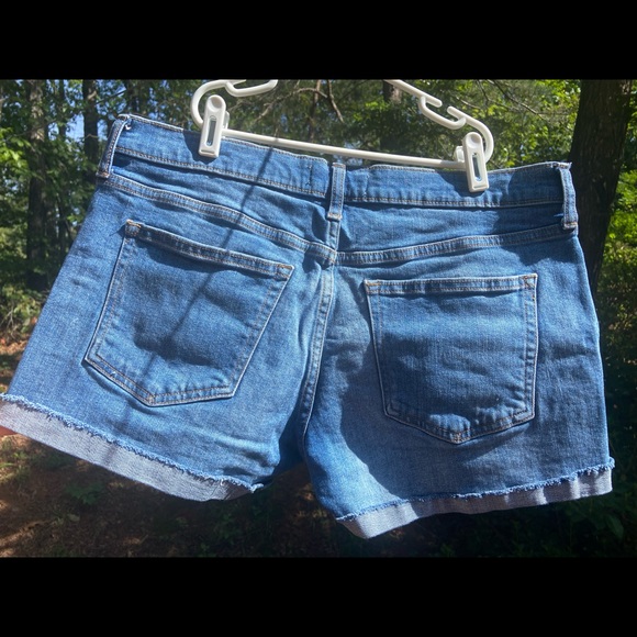 GAP 1969 3” Jean Shorts - Picture 7 of 7